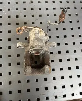 Citroen C4 I Rear brake caliper 