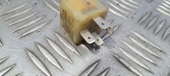 Volkswagen PASSAT B5 Other relay 443919578C