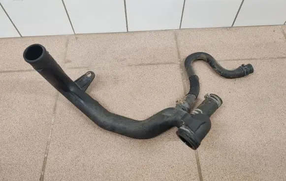 Mercedes-Benz A W169 Engine coolant pipe/hose A6402001352