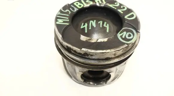 Mitsubishi Outlander Piston M174