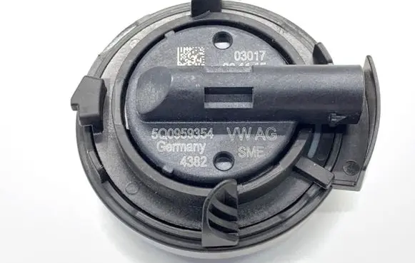 Volkswagen Golf VII Airbag deployment crash/impact sensor 5Q0959354