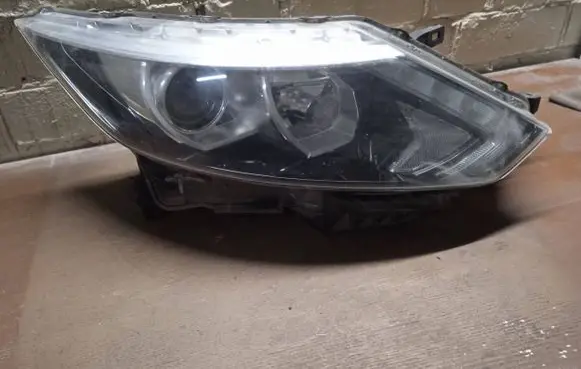 Nissan Qashqai Headlight/headlamp 10018013