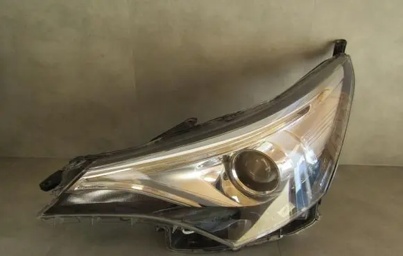 Toyota Avensis T270 Headlight/headlamp