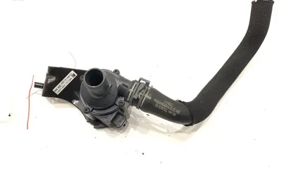 Volkswagen Touran III Oil filter mounting bracket 