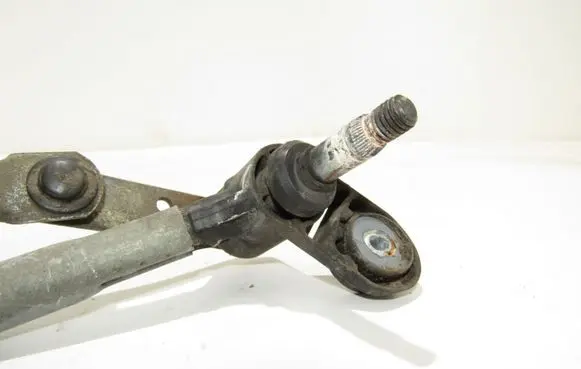 Renault Clio III Front wiper linkage 
