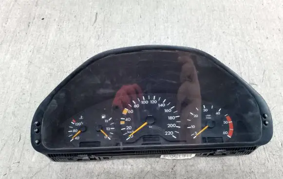 Mercedes-Benz C W202 Speedometer (instrument cluster) A2024401011