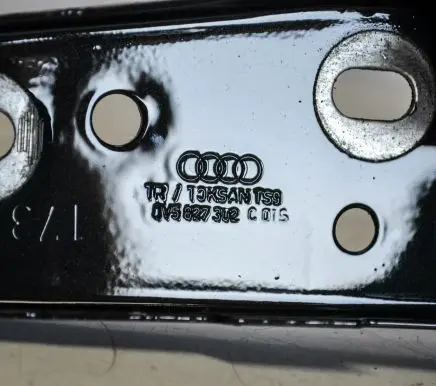 Audi A3 S3 8V Tailgate/trunk/boot hinge 8V5827302