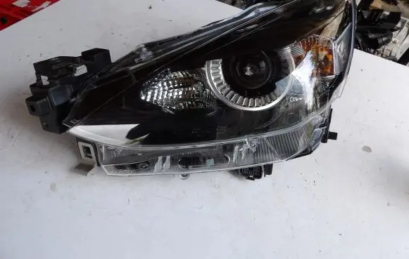Mazda 2 Headlight/headlamp D43N51040