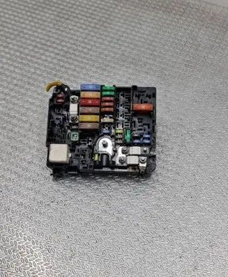 Peugeot Partner Fuse module 9804848580