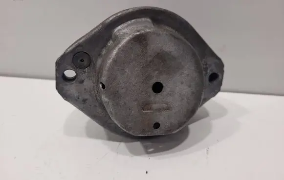 Engine mount bracket