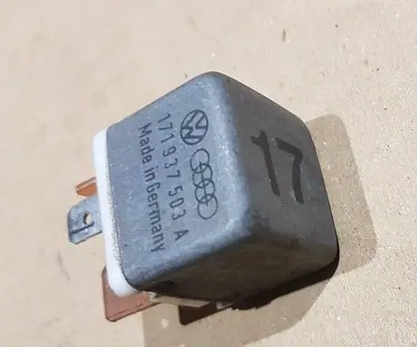 Volkswagen Golf I Other relay 171937503A