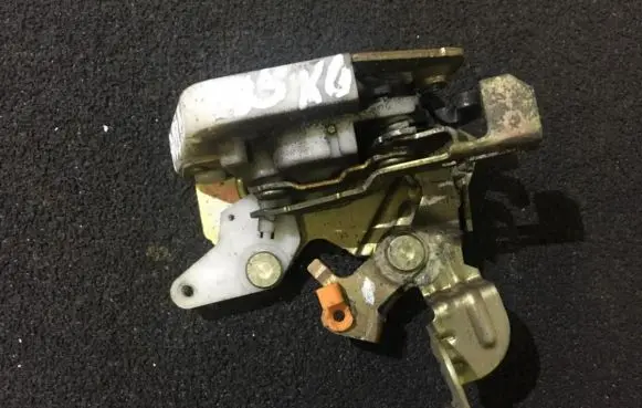Mitsubishi Pajero Rear door lock