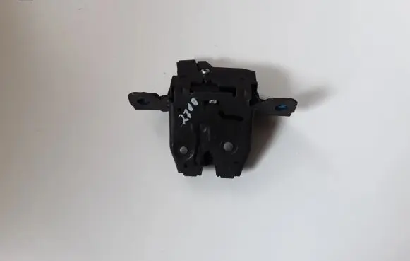 Loading door lock