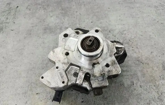 KIA Ceed Fuel injection high pressure pump 