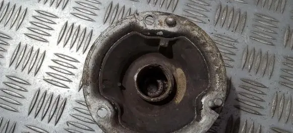 Coil spring mount