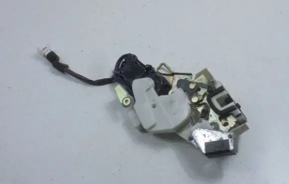 Suzuki Liana Rear door lock