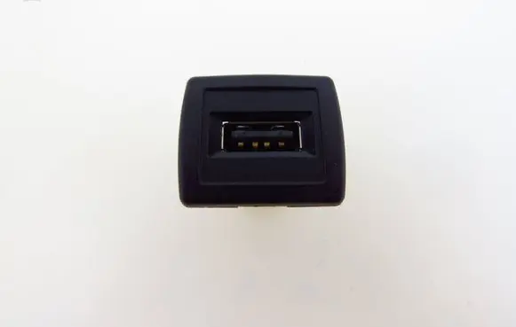 Mercedes-Benz CLS C218 X218 USB socket connector A2188200187