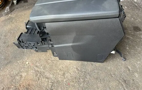 Peugeot 508 II Armrest 