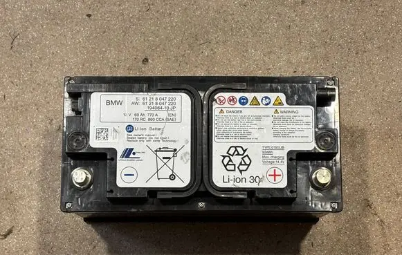BMW M4 F82 F83 Car battery 8047220