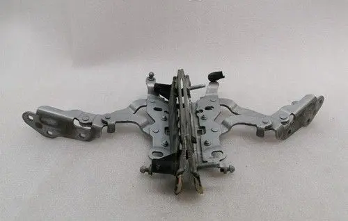Mercedes-Benz C W204 Engine bonnet/hood hinges A2048800128