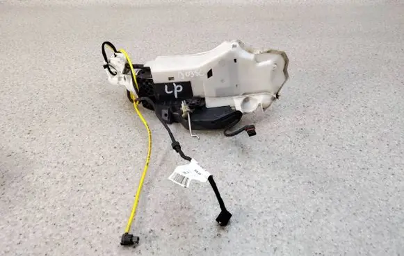 Mercedes-Benz SL R230 Front door lock 2307200335