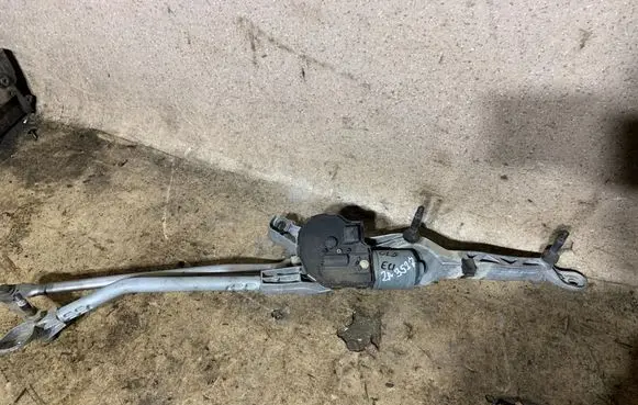 Mercedes-Benz CLS C218 X218 Front wiper linkage and motor A2128201240