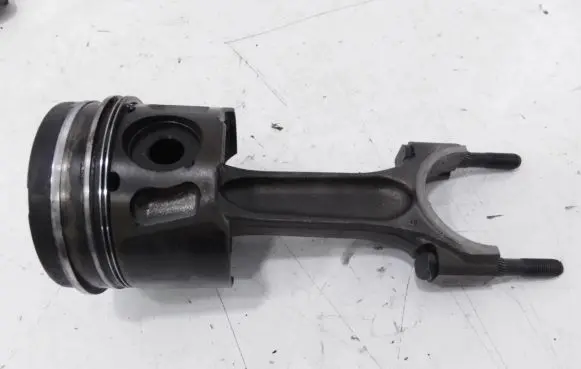 Citroen C4 Grand Picasso Piston with connecting rod