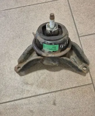 KIA Sportage Engine mount bracket