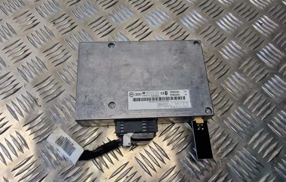 Audi A4 S4 B7 8E 8H Bluetooth control unit module 8P0862335Q