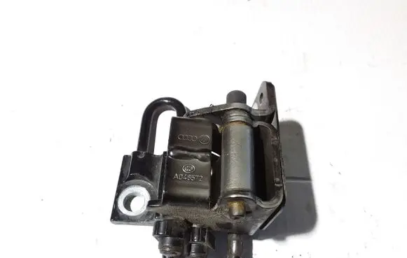 Audi A3 S3 A3 Sportback 8P Rear door lower hinge 8P4833411A