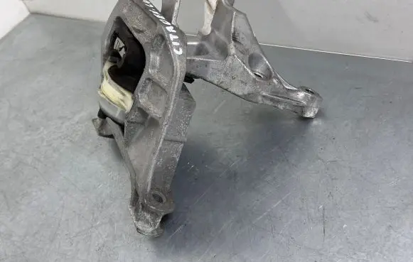 Citroen C4 SpaceTourer Engine mount bracket 4A110010