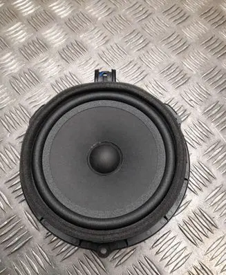 Front door high frequency speaker