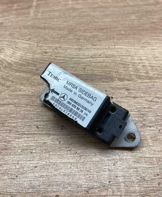 Mercedes-Benz E W210 Airbag deployment crash/impact sensor 0008209926 USED