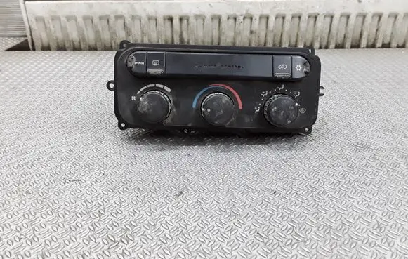 Chrysler Voyager Climate control unit 05005001AD