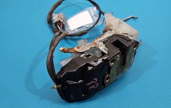 Toyota RAV 4 (XA10) Front door lock IMPRK1546426