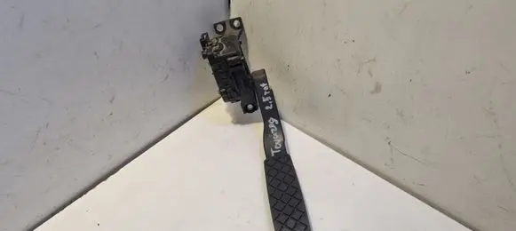Volkswagen Touareg I Accelerator throttle pedal 7L6723507