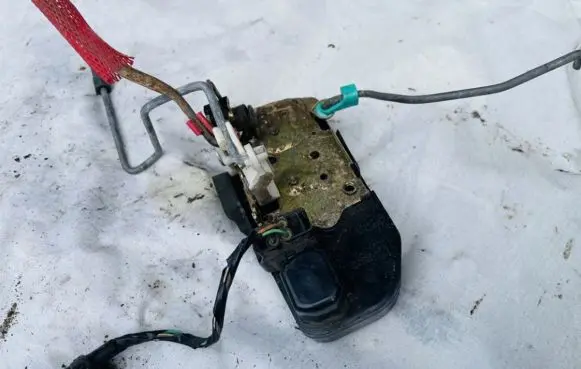 Dodge Magnum Rear door lock