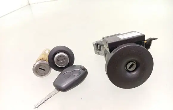 Dacia Sandero II Ignition lock 285916556R