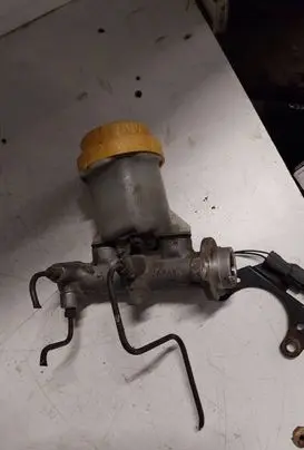 Subaru Impreza I Master brake cylinder