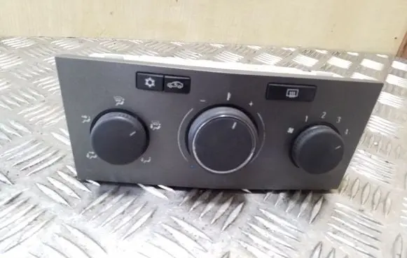 Opel Zafira B Climate control unit 357937039