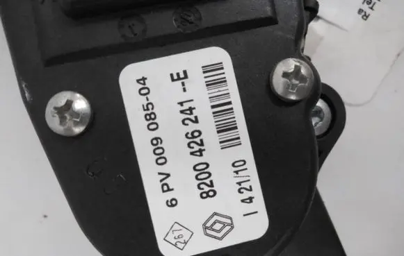 Renault Twingo II Accelerator throttle pedal 8200426241 6PV00908504 12110