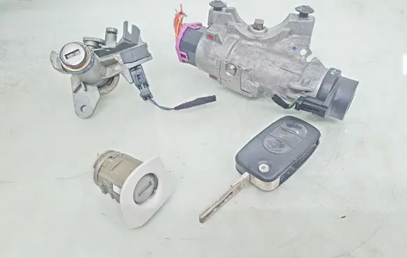 Audi A4 S4 B6 8E 8H Ignition lock 4B0905851G