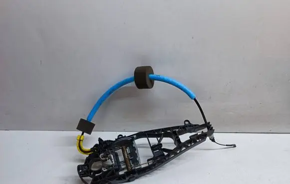 BMW 2 F46 Rear door exterior handle/bracket 7401209