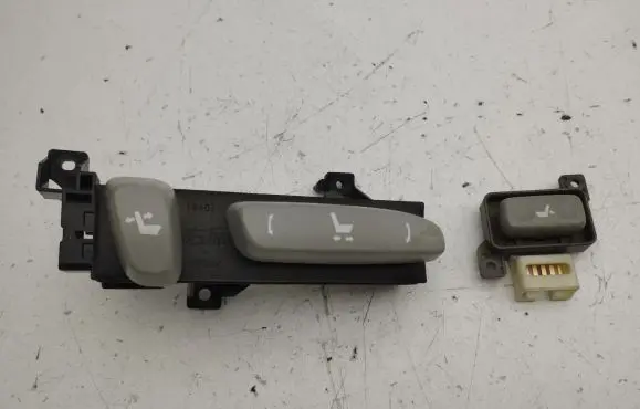 Lexus IS 220D-250-350 Seat control switch 18A188