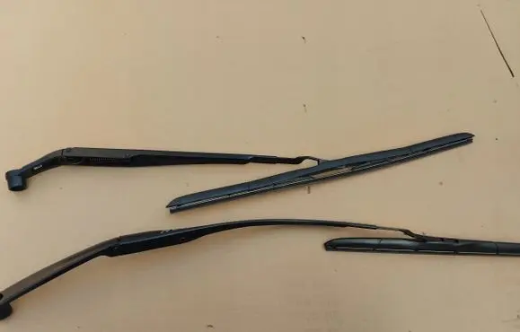 Hyundai i30 Front wiper blade arm