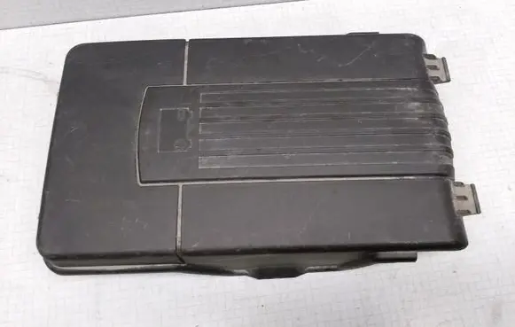 Skoda Octavia Mk2 (1Z) Battery box tray cover/lid 1K0915443A