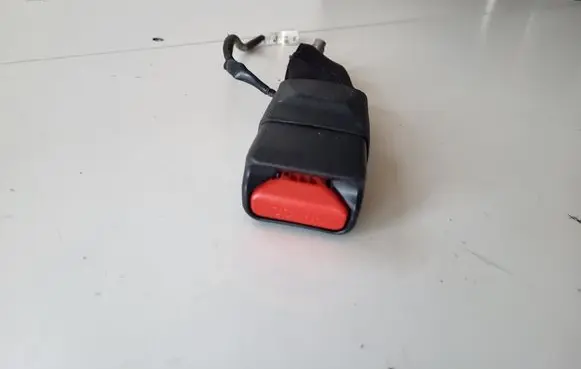 Nissan Pulsar Rear seatbelt buckle