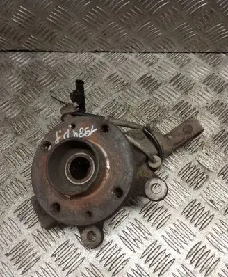 Nissan Note (E11) Front wheel hub