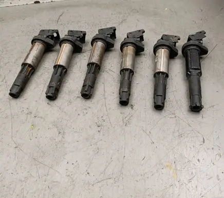 BMW 5 E39 High voltage ignition coil 0221504100 1220703201