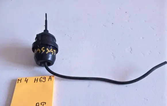 Volkswagen PASSAT B5 Front bonnet/hood damper/strut 1212123